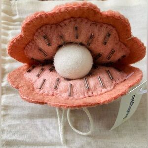 Craftspring Handcrafted Coral Felt Clam Ornaments